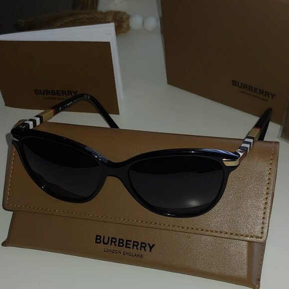 Exceptional condition Burberry sunglasses full set - Picture 13 of 13